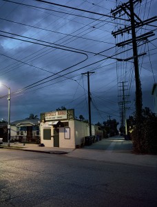 Lynn Saville, “Downtown, Los Angeles, CA,” (2012). All images courtesy of the artist for Hyperallergic.