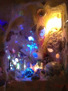 A Psychedelic Cave Blooms in Chicago / Hyperallergic